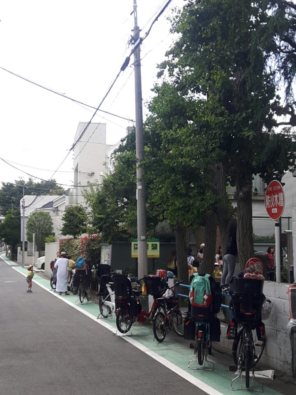 흔히 ‘마마챠리’라고 부르는 자전거의 모습. 대부분 전동 자전거로, 일본 주부들의 발이 되어주고 있다. (사진=최지희 기자)