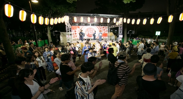 시부야구의 여름 축제는 8월 18일, 19일 이틀간 요요기공원에서 열린다. 낮과 밤을 자연스럽게 연결시키는 행사를 지속적으로 만들어나갈 계획이다.(사진=시부야구 관광협회 제공)<br>