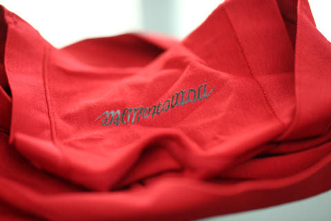 ‘메멘토’에는 명품 속옷에서 흔히 볼 수 있는 세련된 로고같은 것은 찾아볼 수 없다. (이미지: 빨간팬티 전문점 ‘자밀라’ 홈페이지)<br>