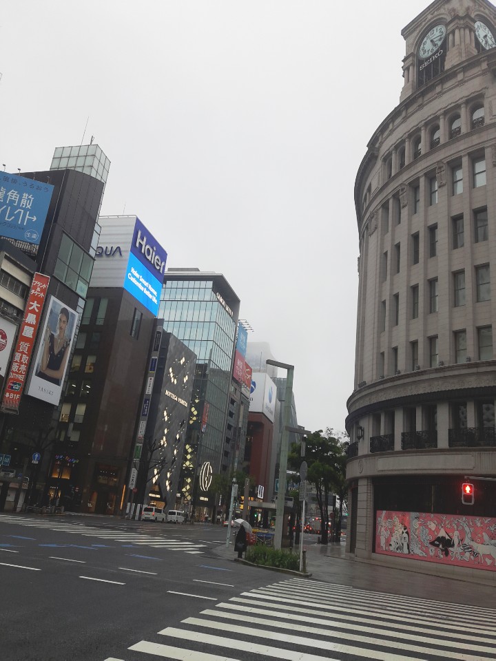20일 오후 5시경 일본 도쿄의 대표 번화가인 긴자 거리의 모습