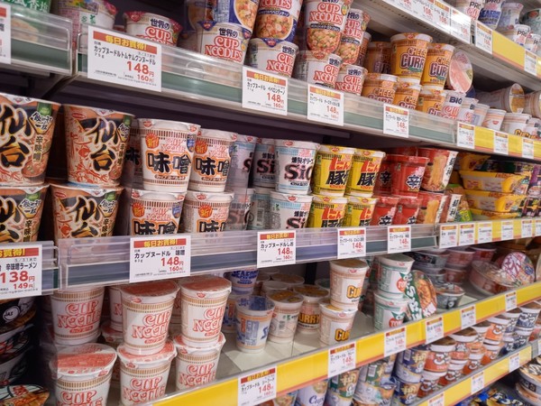 일본의 국민 컵라면 ‘컵누들’도 6월 1일부터  21엔 오른 214엔에 판매된다. (사진=최지희 기자)
