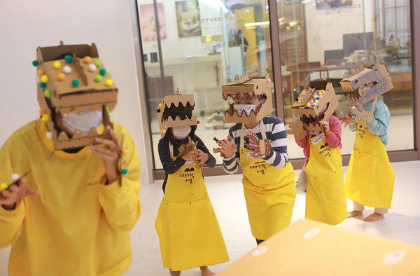 용인 베잔송 쨰깍섬에서 놀고 있는 어린이들의 모습. 사진=한화호텔앤드리조트