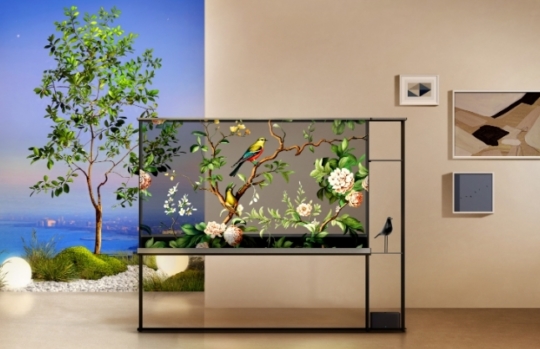 LG전자가 CES 2024에서 세계 최초로 선보인 무선 투명 올레드 TV 'LG 시그니처 올레드 T'